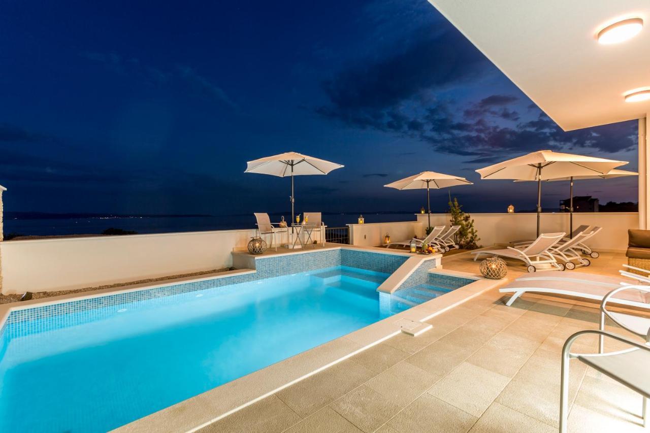 Luxury Villa Bello Horizonte With Swimming Pool Split Exterior photo